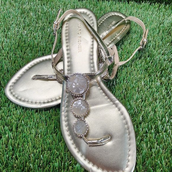 MARC FISHER - Gold Thong Sandals w/Mother of Pearl Design in Excellent Condition - Picture 4 of 5